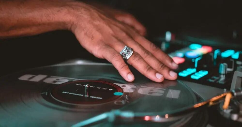 Financial Uncertainty, Complex Mental Healthcare System, And The Toll on Artists' Mental Health In The US 10 Financial Uncertainty, Complex Mental Healthcare System, And The Toll on Artists’ Mental Health In The US