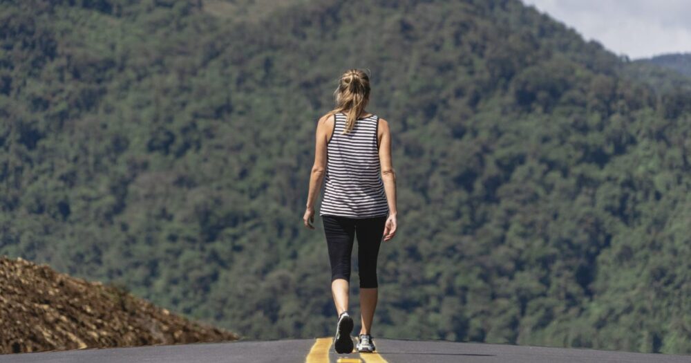 The Trend of Silent Walking: A Path to Reduce Stress and Unplug from Technology 19 The Trend of Silent Walking: A Path to Reduce Stress and Unplug from Technology