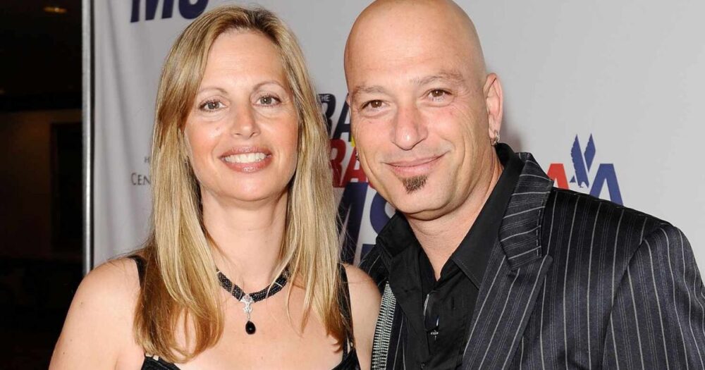 Howie Mandel Opens Up About OCD Treatment, Wife's Ultimatum, and Breaking Mental Health Stigma 10 Howie Mandel Opens Up About OCD Treatment, Wife’s Ultimatum, and Breaking Mental Health Stigma