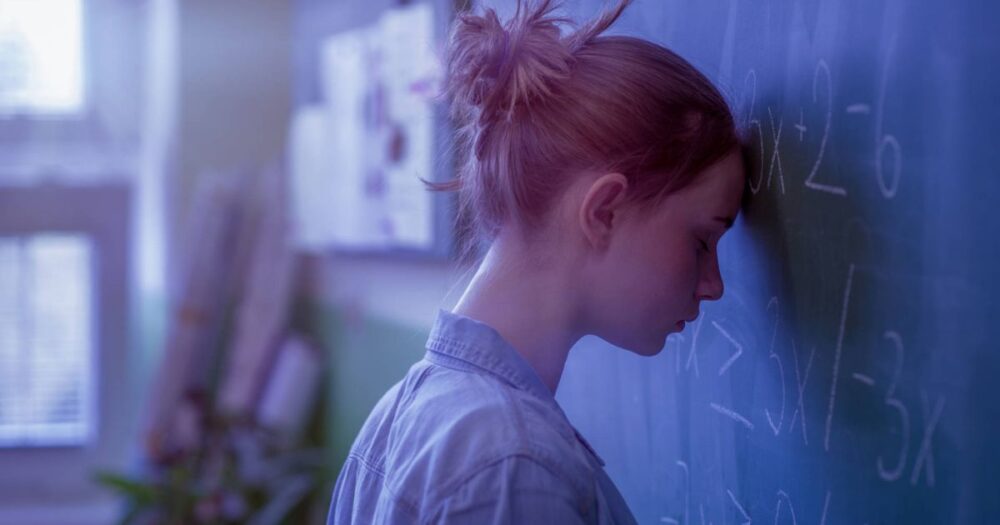 Internet Use in Adolescence Linked to Increased Anxiety Symptoms, Especially Among Girls 15 Internet Use in Adolescence Linked to Increased Anxiety Symptoms, Especially Among Girls