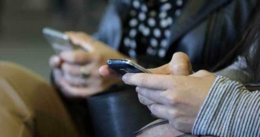 Understanding Ringxiety: How Smartphone Notifications Impact Mental Health and Behavior 13 Understanding Ringxiety: How Smartphone Notifications Impact Mental Health and Behavior