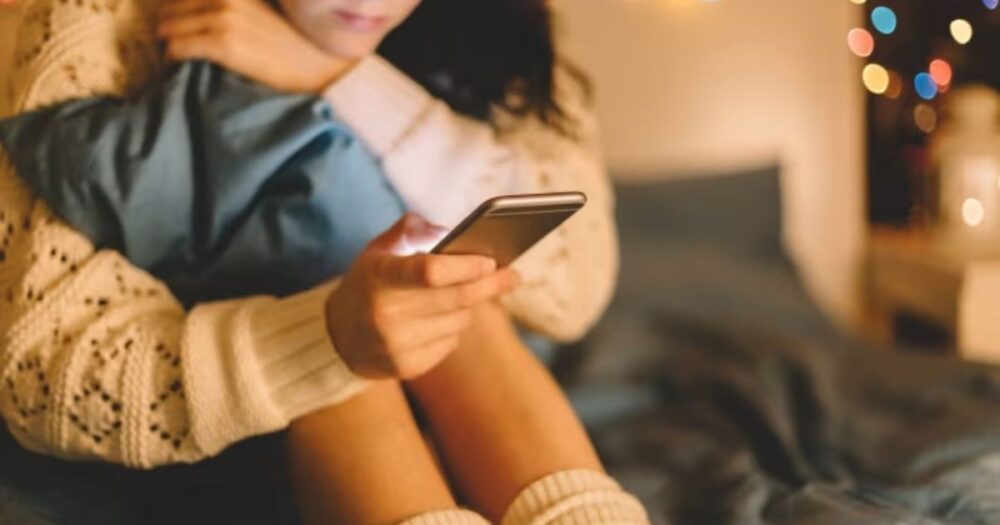 Study Challenges Notion of Mobile Phones' Negative Impact on Wellbeing, Health 18 Study Challenges Notion of Mobile Phones’ Negative Impact on Wellbeing, Health