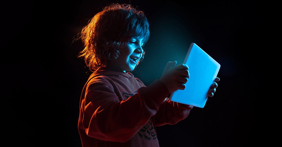 Technology on Childhood Development: Exploring 5 Pros and Cons 7 Technology on Childhood Development: Exploring 5 Pros and Cons